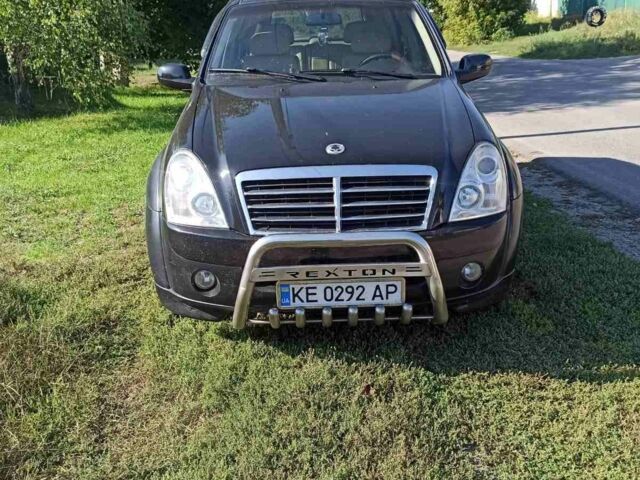 Черный Cанг Йонг Рекстон, объемом двигателя 2.7 л и пробегом 350 тыс. км за 6451 $, фото 1 на Automoto.ua