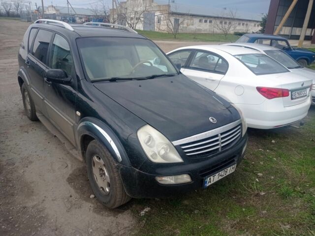 Черный Cанг Йонг Рекстон, объемом двигателя 2.7 л и пробегом 280 тыс. км за 4500 $, фото 1 на Automoto.ua