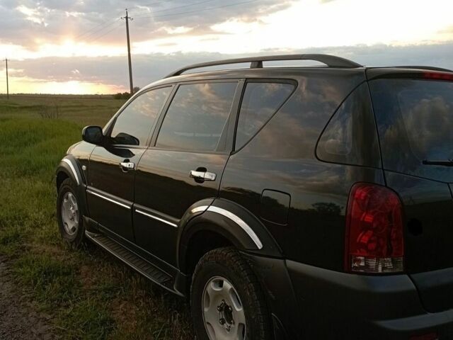 Чорний Cанг Йонг Rexton, об'ємом двигуна 3.2 л та пробігом 207 тис. км за 5900 $, фото 1 на Automoto.ua