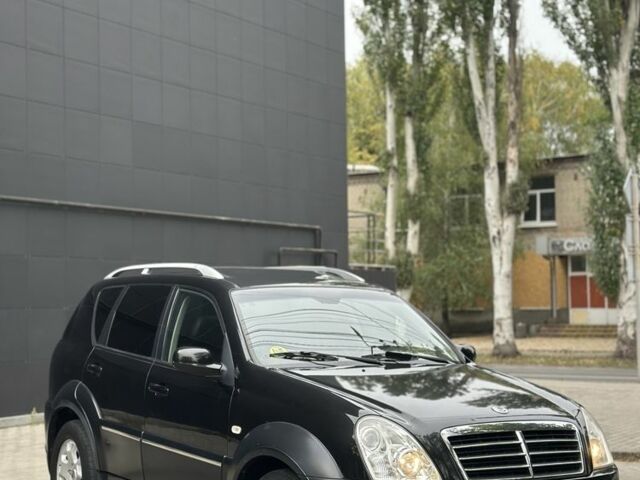 Чорний Cанг Йонг Rexton, об'ємом двигуна 2.7 л та пробігом 250 тис. км за 3700 $, фото 1 на Automoto.ua