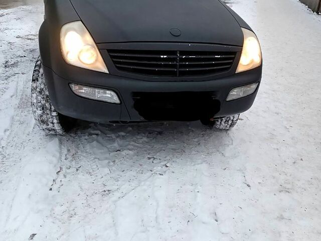 Черный Cанг Йонг Рекстон, объемом двигателя 2.7 л и пробегом 30000 тыс. км за 4150 $, фото 1 на Automoto.ua