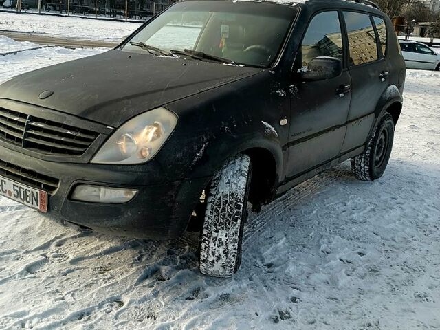 Черный Cанг Йонг Рекстон, объемом двигателя 2.7 л и пробегом 26500 тыс. км за 4200 $, фото 1 на Automoto.ua