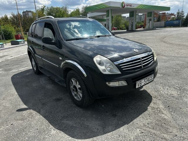 Черный Cанг Йонг Рекстон, объемом двигателя 2.7 л и пробегом 250 тыс. км за 3500 $, фото 1 на Automoto.ua