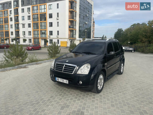 Черный Cанг Йонг Рекстон, объемом двигателя 2.7 л и пробегом 320 тыс. км за 6700 $, фото 1 на Automoto.ua