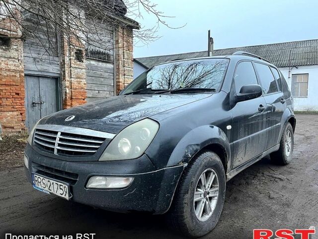Черный Cанг Йонг Рекстон, объемом двигателя 2.7 л и пробегом 245 тыс. км за 2500 $, фото 1 на Automoto.ua