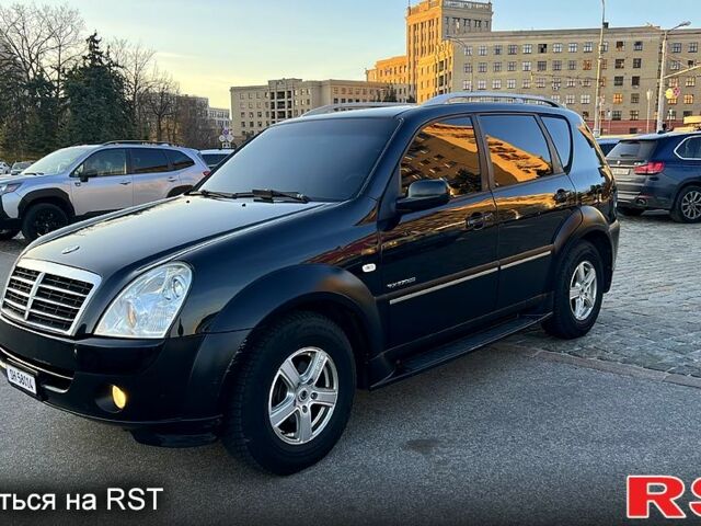 Черный Cанг Йонг Рекстон, объемом двигателя 2.7 л и пробегом 290 тыс. км за 5500 $, фото 1 на Automoto.ua