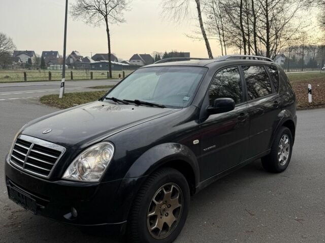 Чорний Cанг Йонг Rexton, об'ємом двигуна 2.7 л та пробігом 300 тис. км за 3500 $, фото 1 на Automoto.ua