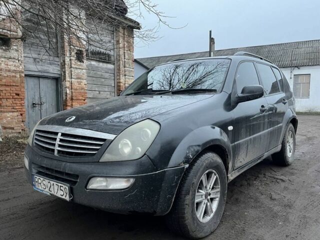 Черный Cанг Йонг Рекстон, объемом двигателя 2.7 л и пробегом 247 тыс. км за 2500 $, фото 1 на Automoto.ua