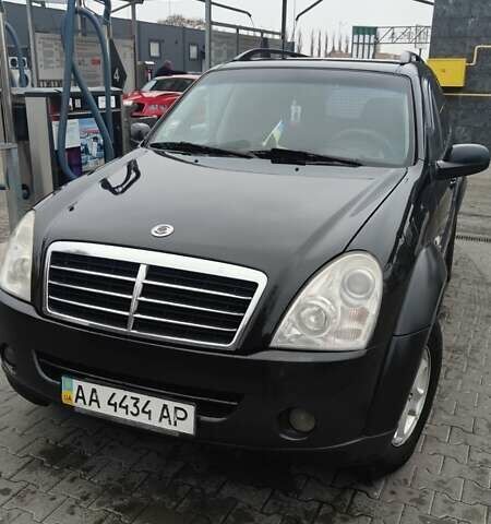Чорний Cанг Йонг Rexton, об'ємом двигуна 2.7 л та пробігом 398 тис. км за 7500 $, фото 1 на Automoto.ua