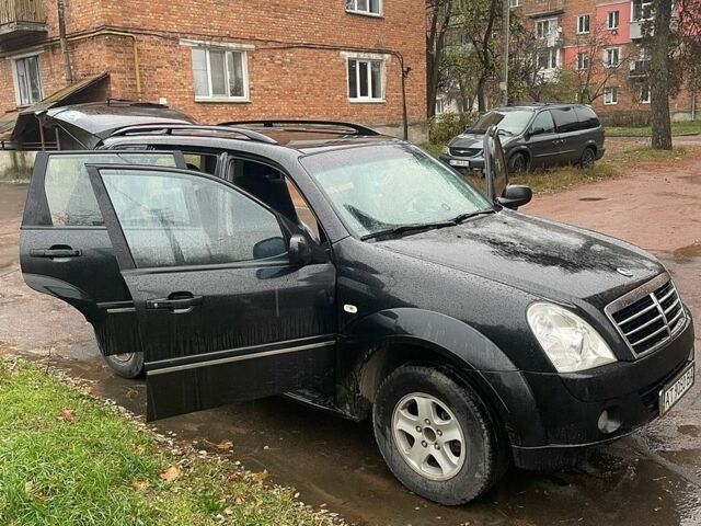 Черный Cанг Йонг Рекстон, объемом двигателя 2.69 л и пробегом 340 тыс. км за 5500 $, фото 1 на Automoto.ua