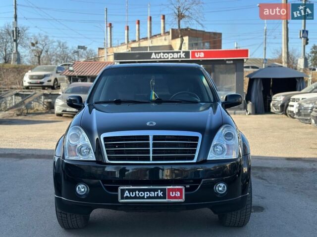 Чорний Cанг Йонг Rexton, об'ємом двигуна 2.7 л та пробігом 280 тис. км за 7540 $, фото 1 на Automoto.ua