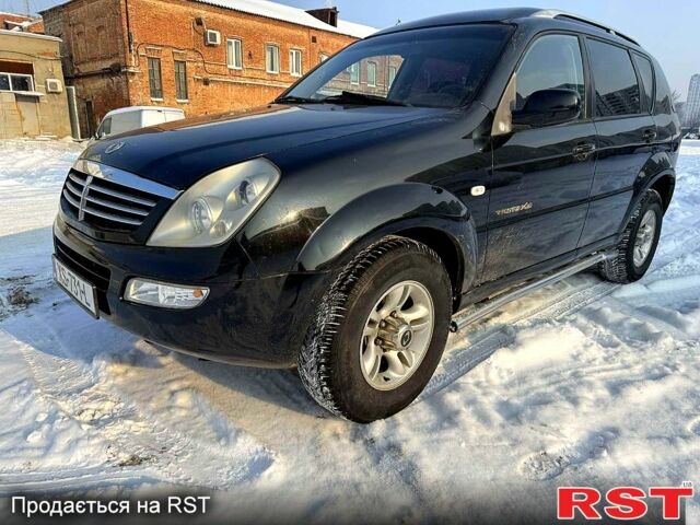 Черный Cанг Йонг Рекстон, объемом двигателя 2.7 л и пробегом 26700 тыс. км за 3500 $, фото 1 на Automoto.ua