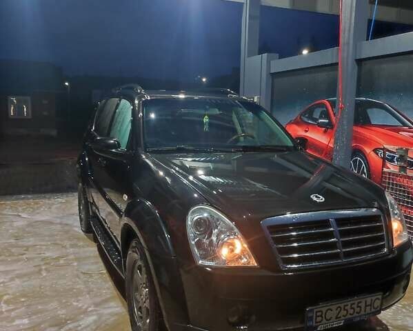 Черный Cанг Йонг Рекстон, объемом двигателя 2.7 л и пробегом 305 тыс. км за 6300 $, фото 1 на Automoto.ua