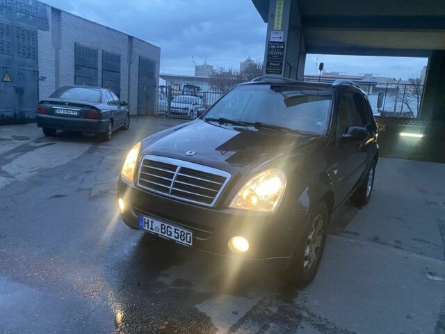 Черный Cанг Йонг Рекстон, объемом двигателя 2.7 л и пробегом 300 тыс. км за 4299 $, фото 1 на Automoto.ua