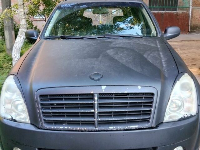 Чорний Cанг Йонг Rexton, об'ємом двигуна 2.7 л та пробігом 300 тис. км за 3796 $, фото 1 на Automoto.ua