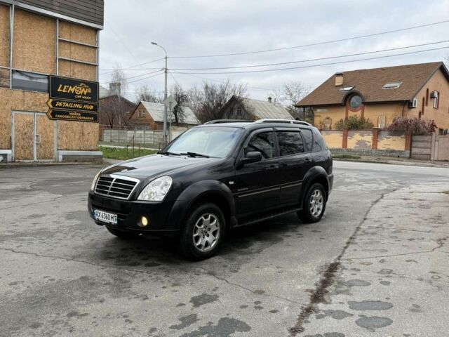 Черный Cанг Йонг Рекстон, объемом двигателя 2.7 л и пробегом 250 тыс. км за 7000 $, фото 1 на Automoto.ua