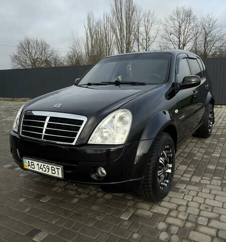 Черный Cанг Йонг Рекстон, объемом двигателя 2.7 л и пробегом 280 тыс. км за 8500 $, фото 1 на Automoto.ua