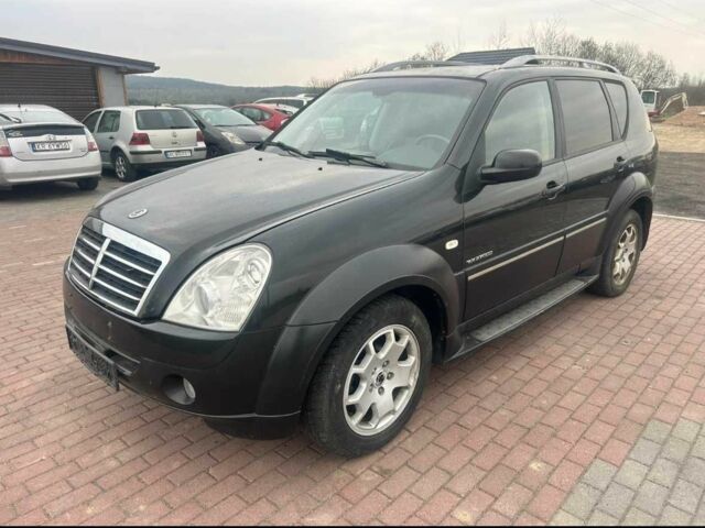 Черный Cанг Йонг Рекстон, объемом двигателя 2.7 л и пробегом 210 тыс. км за 4782 $, фото 1 на Automoto.ua