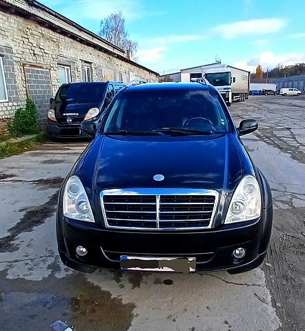 Чорний Cанг Йонг Rexton, об'ємом двигуна 2.7 л та пробігом 296 тис. км за 5500 $, фото 1 на Automoto.ua