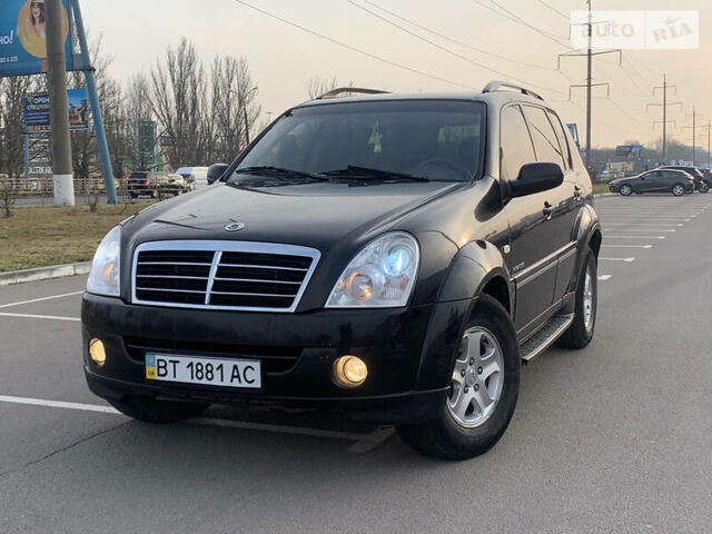 Чорний Cанг Йонг Rexton, об'ємом двигуна 2.7 л та пробігом 282 тис. км за 6800 $, фото 1 на Automoto.ua