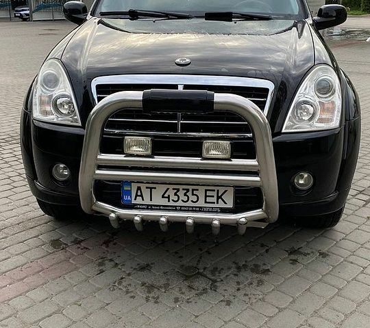 Чорний Cанг Йонг Rexton, об'ємом двигуна 2.7 л та пробігом 188 тис. км за 8000 $, фото 1 на Automoto.ua