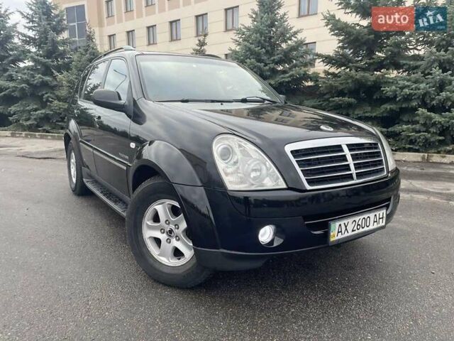 Чорний Cанг Йонг Rexton, об'ємом двигуна 2.7 л та пробігом 188 тис. км за 8650 $, фото 1 на Automoto.ua