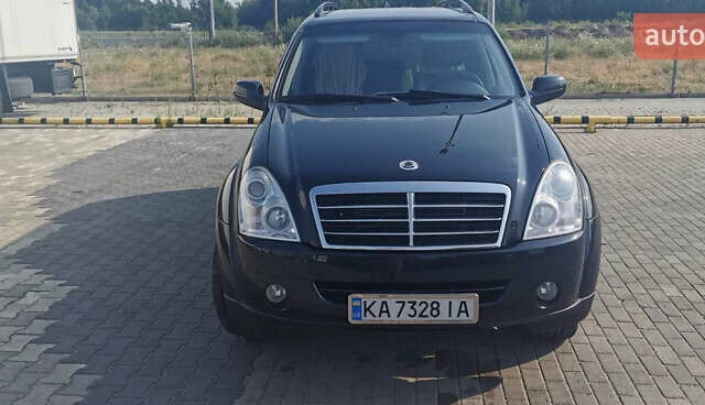 Чорний Cанг Йонг Rexton, об'ємом двигуна 2.7 л та пробігом 211 тис. км за 10700 $, фото 1 на Automoto.ua