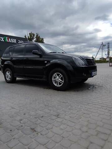 Черный Cанг Йонг Рекстон, объемом двигателя 2.7 л и пробегом 230 тыс. км за 8000 $, фото 1 на Automoto.ua