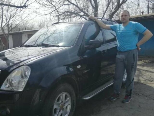Чорний Cанг Йонг Rexton, об'ємом двигуна 2.7 л та пробігом 230 тис. км за 8000 $, фото 1 на Automoto.ua