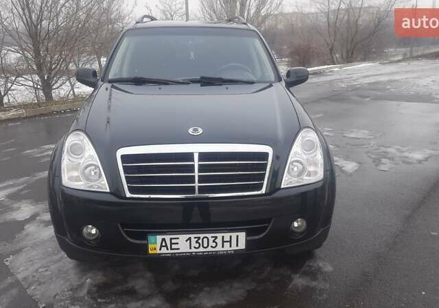 Чорний Cанг Йонг Rexton, об'ємом двигуна 2.7 л та пробігом 190 тис. км за 8600 $, фото 1 на Automoto.ua