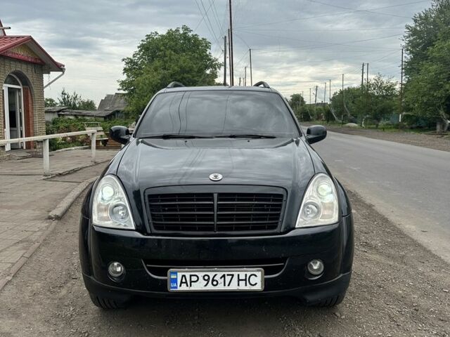 Чорний Cанг Йонг Rexton, об'ємом двигуна 2.7 л та пробігом 212 тис. км за 8300 $, фото 1 на Automoto.ua