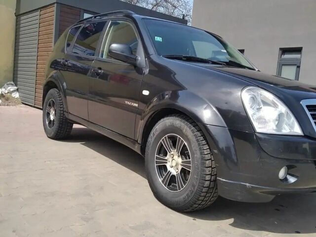 Черный Cанг Йонг Рекстон, объемом двигателя 3 л и пробегом 205 тыс. км за 8000 $, фото 1 на Automoto.ua