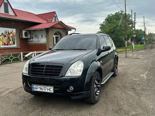 Чорний Cанг Йонг Rexton, об'ємом двигуна 2.7 л та пробігом 212 тис. км за 8700 $, фото 1 на Automoto.ua
