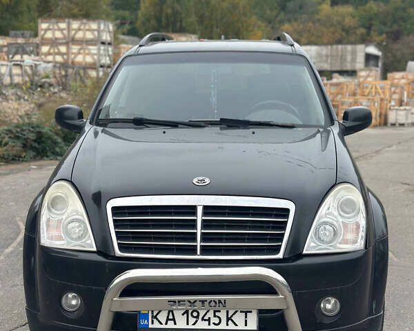 Чорний Cанг Йонг Rexton, об'ємом двигуна 2.7 л та пробігом 248 тис. км за 4100 $, фото 1 на Automoto.ua