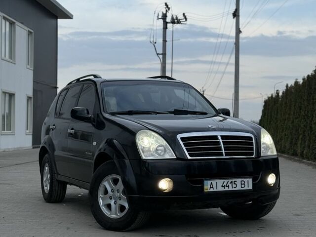 Черный Cанг Йонг Рекстон, объемом двигателя 2.7 л и пробегом 298 тыс. км за 6100 $, фото 1 на Automoto.ua