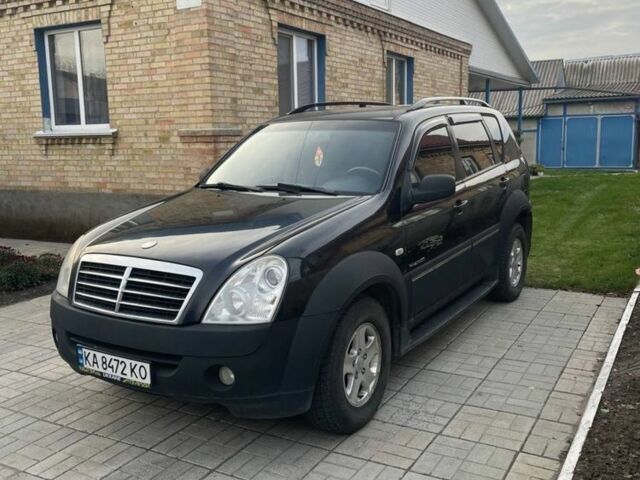 Чорний Cанг Йонг Rexton, об'ємом двигуна 2.7 л та пробігом 310 тис. км за 7000 $, фото 1 на Automoto.ua
