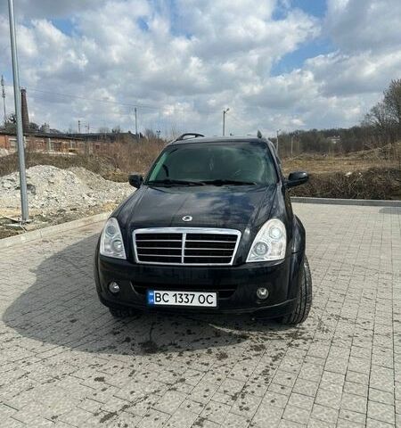 Черный Cанг Йонг Рекстон, объемом двигателя 2.7 л и пробегом 190 тыс. км за 8000 $, фото 1 на Automoto.ua