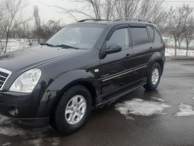 Черный Cанг Йонг Рекстон, объемом двигателя 2.7 л и пробегом 190 тыс. км за 8600 $, фото 1 на Automoto.ua