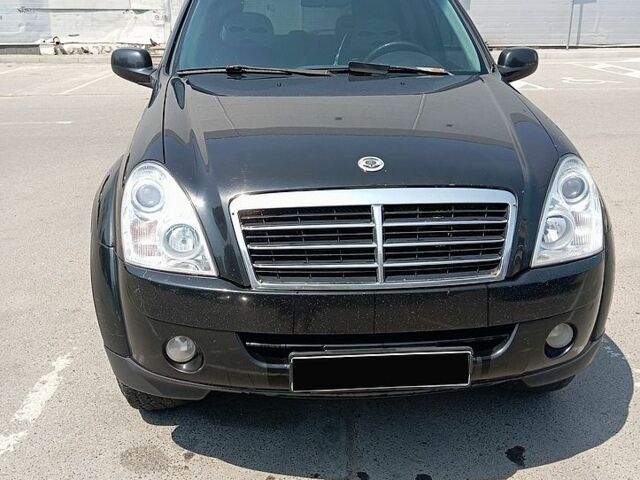 Чорний Cанг Йонг Rexton, об'ємом двигуна 2.7 л та пробігом 333 тис. км за 6000 $, фото 1 на Automoto.ua