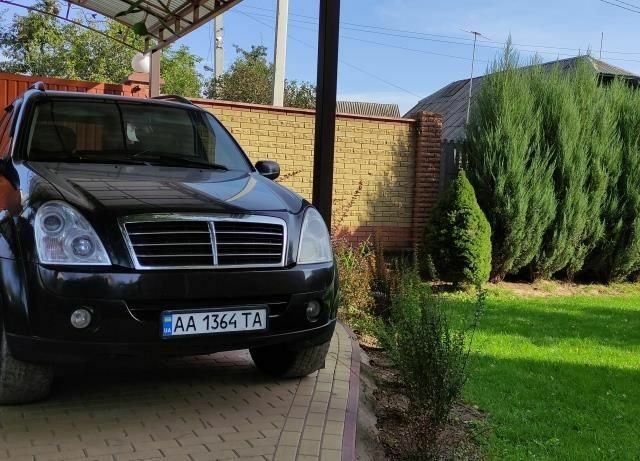 Чорний Cанг Йонг Rexton, об'ємом двигуна 2.7 л та пробігом 233 тис. км за 8399 $, фото 1 на Automoto.ua