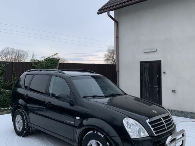 Черный Cанг Йонг Рекстон, объемом двигателя 2.7 л и пробегом 232 тыс. км за 6600 $, фото 1 на Automoto.ua