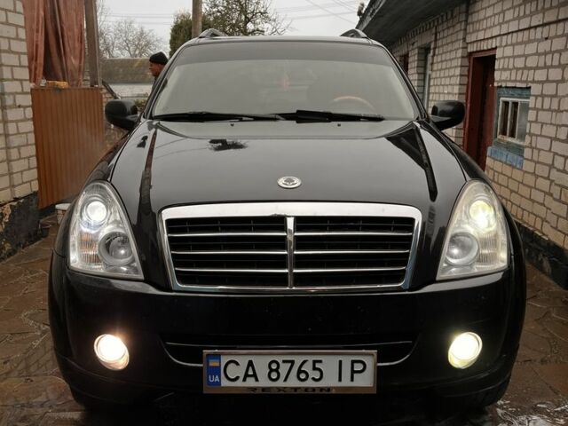 Чорний Cанг Йонг Rexton, об'ємом двигуна 2.7 л та пробігом 270 тис. км за 7000 $, фото 1 на Automoto.ua