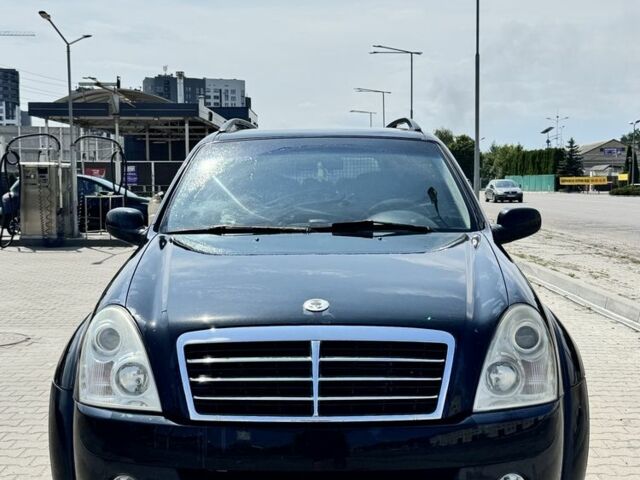 Чорний Cанг Йонг Rexton, об'ємом двигуна 2.7 л та пробігом 300 тис. км за 5500 $, фото 1 на Automoto.ua