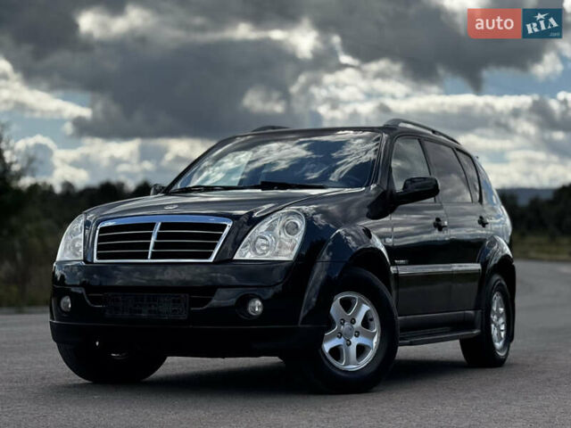Чорний Cанг Йонг Rexton, об'ємом двигуна 2.7 л та пробігом 236 тис. км за 8500 $, фото 1 на Automoto.ua