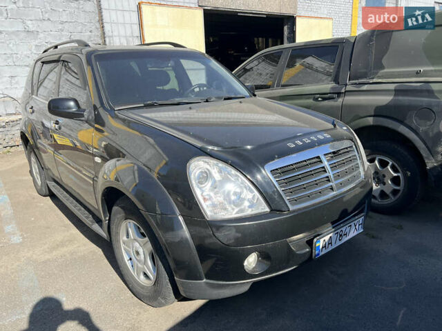 Чорний Cанг Йонг Rexton, об'ємом двигуна 2.7 л та пробігом 250 тис. км за 8500 $, фото 1 на Automoto.ua