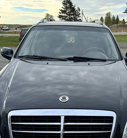 Чорний Cанг Йонг Rexton, об'ємом двигуна 2.7 л та пробігом 215 тис. км за 7200 $, фото 1 на Automoto.ua