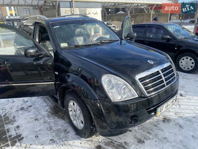 Черный Cанг Йонг Рекстон, объемом двигателя 2.7 л и пробегом 300 тыс. км за 7200 $, фото 1 на Automoto.ua