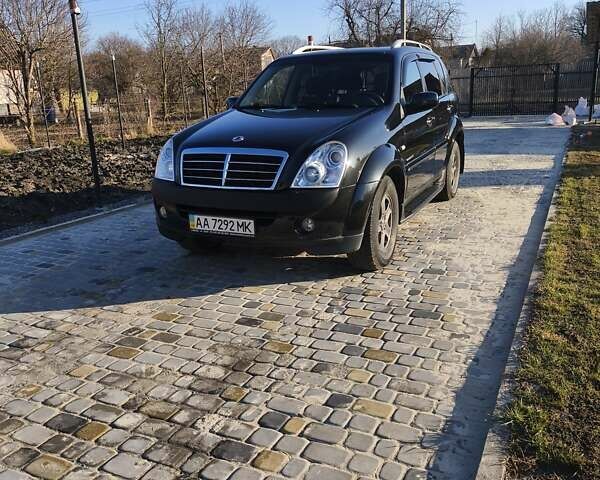 Черный Cанг Йонг Рекстон, объемом двигателя 2.7 л и пробегом 86 тыс. км за 9500 $, фото 1 на Automoto.ua