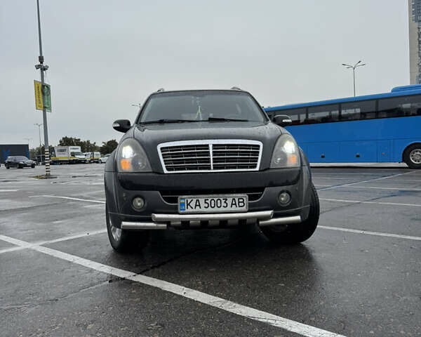 Чорний Cанг Йонг Rexton, об'ємом двигуна 2.7 л та пробігом 298 тис. км за 9800 $, фото 1 на Automoto.ua