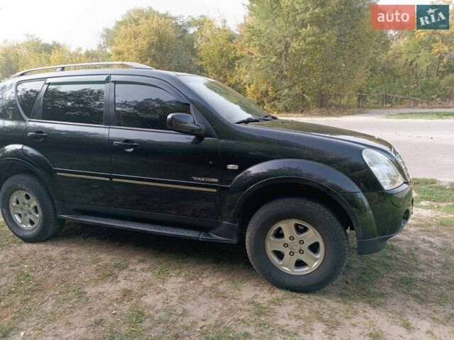 Чорний Cанг Йонг Rexton, об'ємом двигуна 2.7 л та пробігом 220 тис. км за 12500 $, фото 1 на Automoto.ua